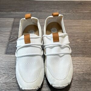 Yellow box White sneakers Shoes woman’s 8.5 (s6)